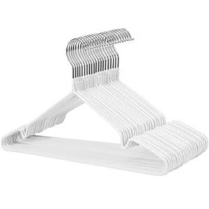Songmics metalbøjler, 20 pakning af skridsikre tøj, 0,4 cm tyk, rumbesparelse, 360 ° drejekroge, til frakker, skjorter, bluser, kjoler, toppe, PVC-belægning, hvid CRI33WT20