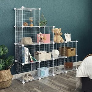 Songmics 12 terninger Wire Grid Storage Rack, sammenlåsning af hylder med metalnethylder og PP -plastikplader, til bøger sko legetøj tøjværktøjer, i stue badeværelse, hvid LPI34W - Image 2