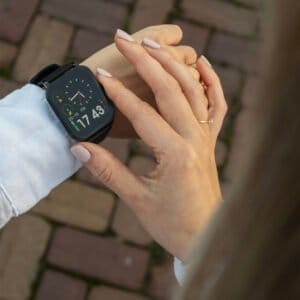 BREND Smartwatch til kvinder og mænd - Sportur med skridttæller – Sort - Image 2