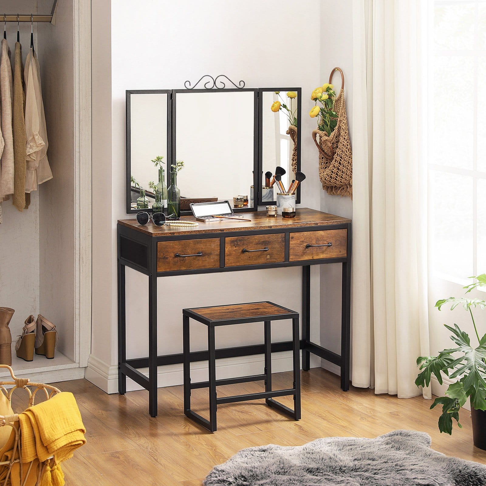 VASAGLE Dressing table with 7 Drawers, Makeup Table with Tri-Fold Necklace Hooked Mirror, 2 Brush Slots and 4 Open Compartments, Solid Wood Legs, Cushioned Stool, White RDT60WT 3 VASAGLE Dressing table with 7 Drawers, Makeup Table with Tri-Fold Necklace Hooked Mirror, 2 Brush Slots and 4 Open Compartments, Solid Wood Legs, Cushioned Stool, White RDT60WT - Billede 3