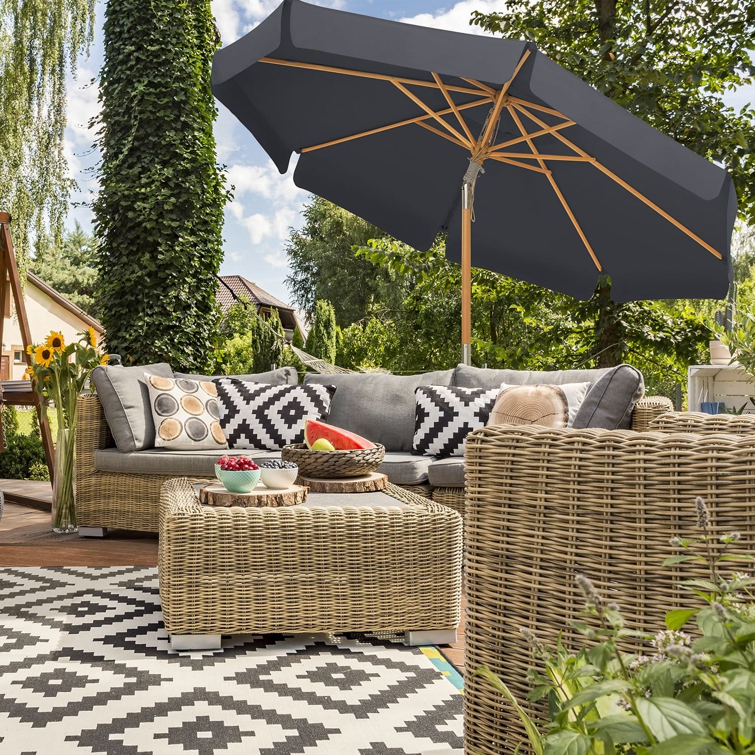 SONGMICS 300 cm Garden Umbrella, Octagonal Parasol with Sun Protection, Wooden Pole and Ribs, Tilt Mechanism, Base Not Included, for Balcony Terrace Garden Outdoor, Taupe GPU32BR 2 SONGMICS 300 cm Garden Umbrella, Octagonal Parasol with Sun Protection, Wooden Pole and Ribs, Tilt Mechanism, Base Not Included, for Balcony Terrace Garden Outdoor, Taupe GPU32BR - Billede 2