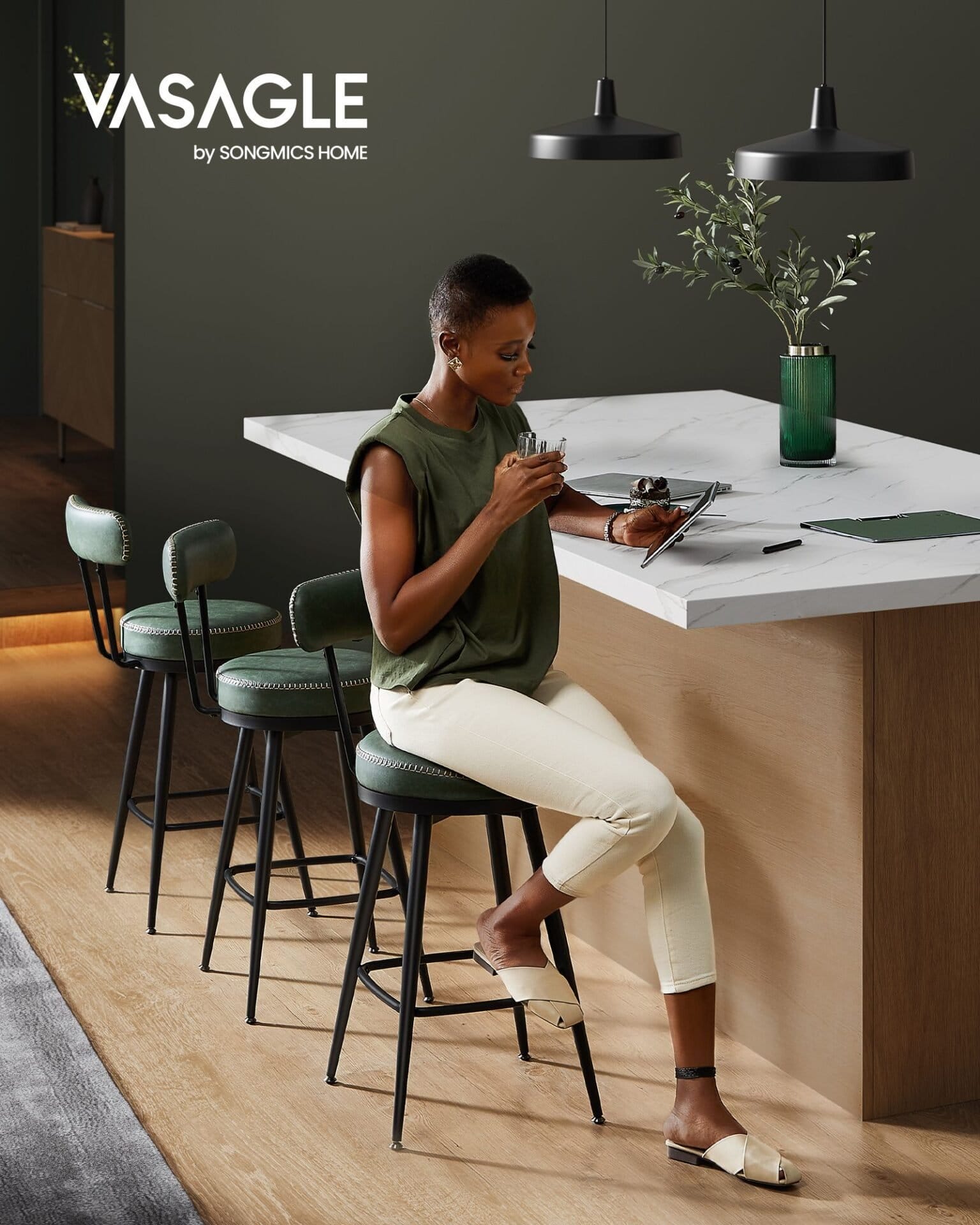 VASAGLE EKHO Collection - Bar Stools Set of 2 Swivel Bar Stools with Backrest Faux Leather with Stitching Mid-Century Modern Style 65cm High Kitchen Home Bar Forest Green LBC089C01 3 VASAGLE EKHO Collection - Bar Stools Set of 2 Swivel Bar Stools with Backrest Faux Leather with Stitching Mid-Century Modern Style 65cm High Kitchen Home Bar Forest Green LBC089C01 - Billede 3