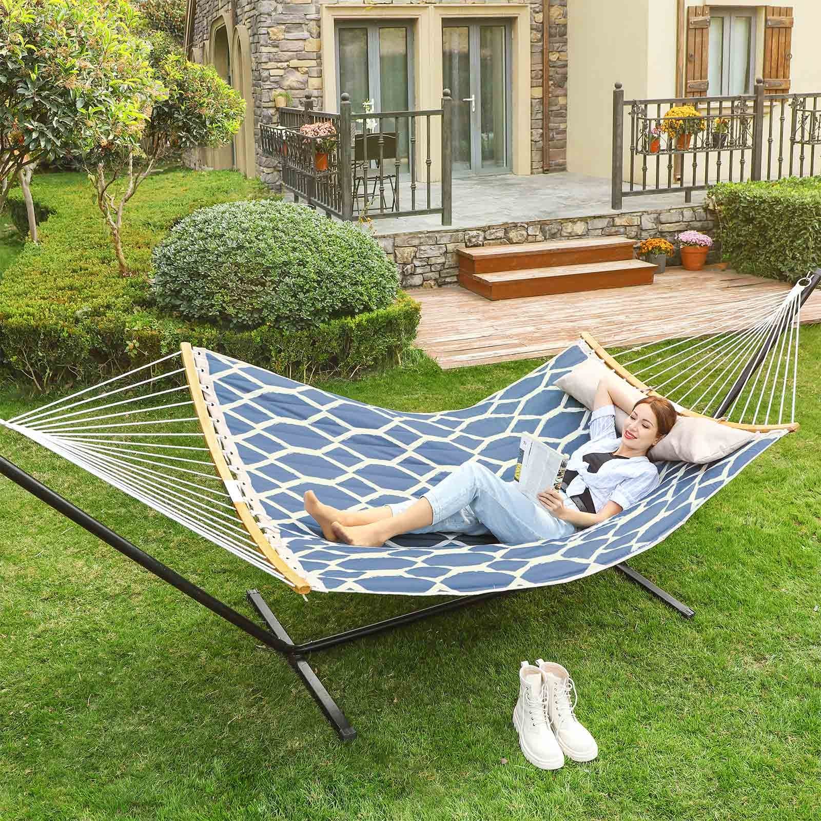 SONGMICS Hammock, Quilted Fabric Hammock with Detachable Curved Bamboo Spreaders, Pillow, 200 x 140 cm, Load Capacity 225 kg, Blue and Beige Rhombus GDC034I02 2 SONGMICS Hammock, Quilted Fabric Hammock with Detachable Curved Bamboo Spreaders, Pillow, 200 x 140 cm, Load Capacity 225 kg, Blue and Beige Rhombus GDC034I02 - Billede 2