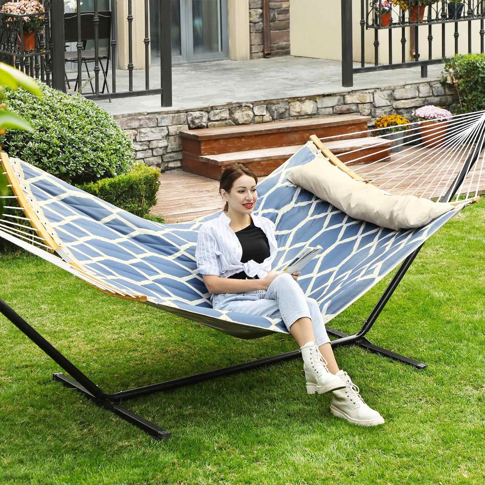 SONGMICS Hammock, Quilted Fabric Hammock with Detachable Curved Bamboo Spreaders, Pillow, 200 x 140 cm, Load Capacity 225 kg, Blue and Beige Rhombus GDC034I02 3 SONGMICS Hammock, Quilted Fabric Hammock with Detachable Curved Bamboo Spreaders, Pillow, 200 x 140 cm, Load Capacity 225 kg, Blue and Beige Rhombus GDC034I02 - Billede 3
